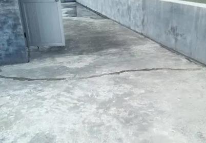 西固楼顶漏水维修公司分享下如何解决卫生间隐蔽部位漏水的问题?