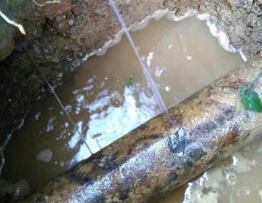 西固楼顶渗水维修公司分享下地暖漏水的原因及检测方法。